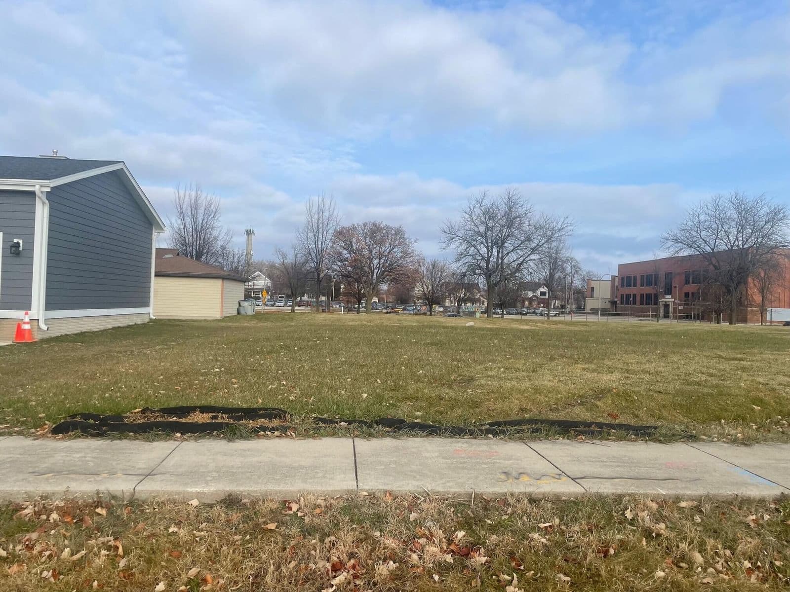 1334 Harmon, Milwaukee, WI 53205