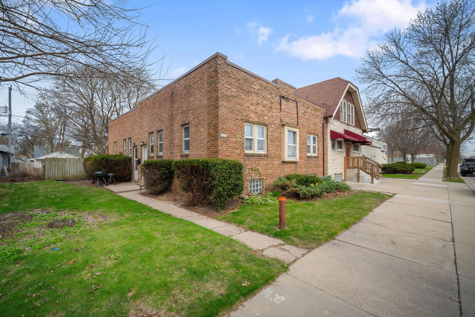 3423 Clement 2