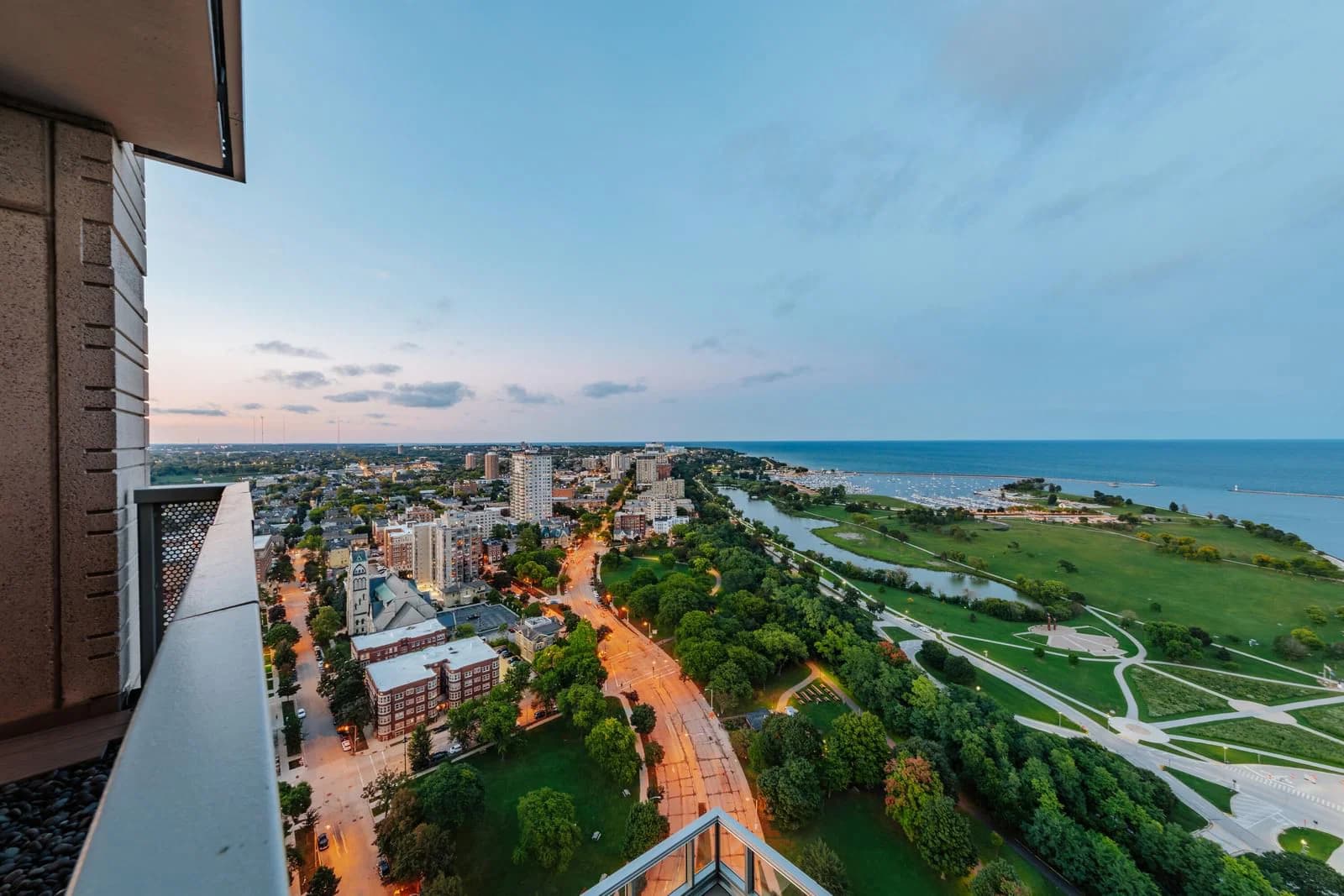 923 Kilbourn, Milwaukee, WI 53202