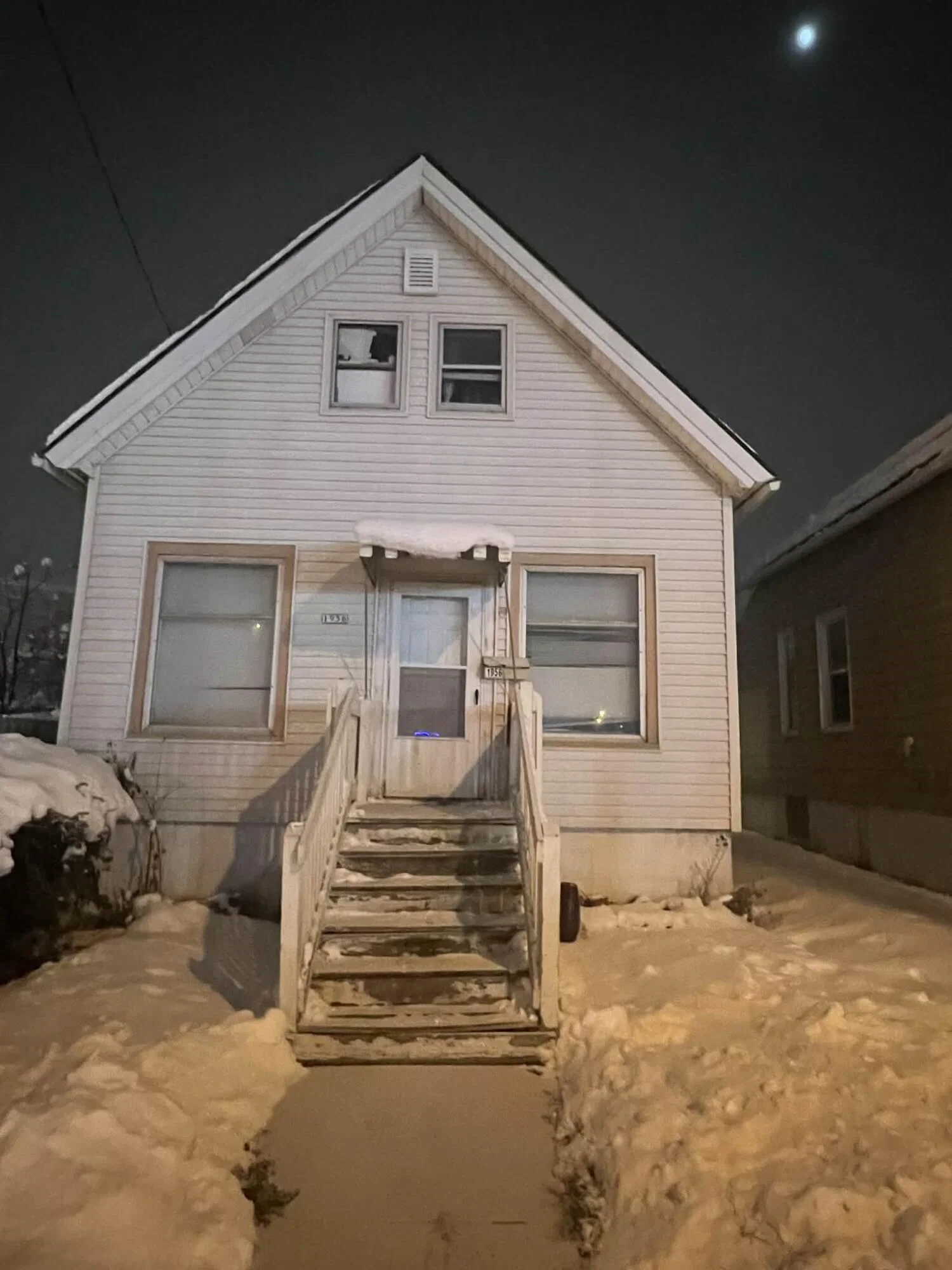 1956 16th, Milwaukee, WI 53204