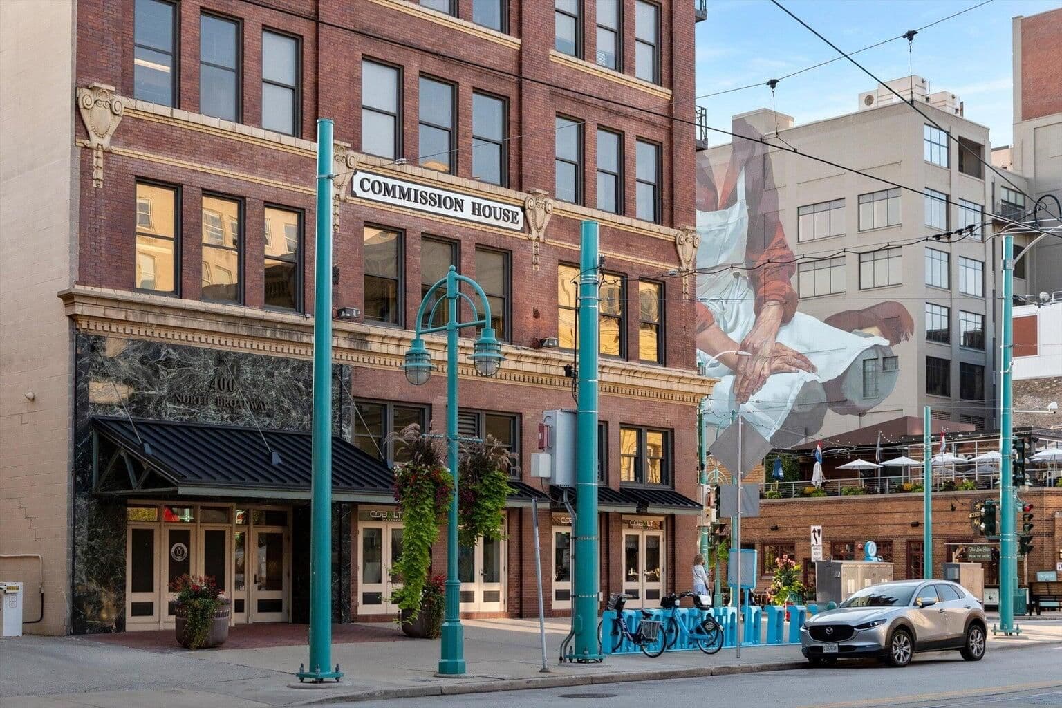400 Broadway, Milwaukee, WI 53202