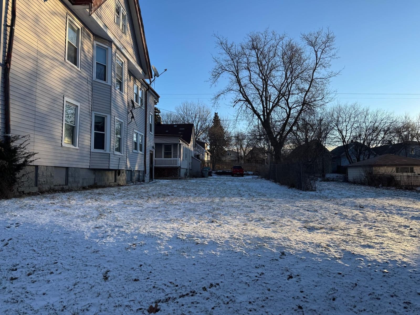 3336 11th, Milwaukee, WI 53206