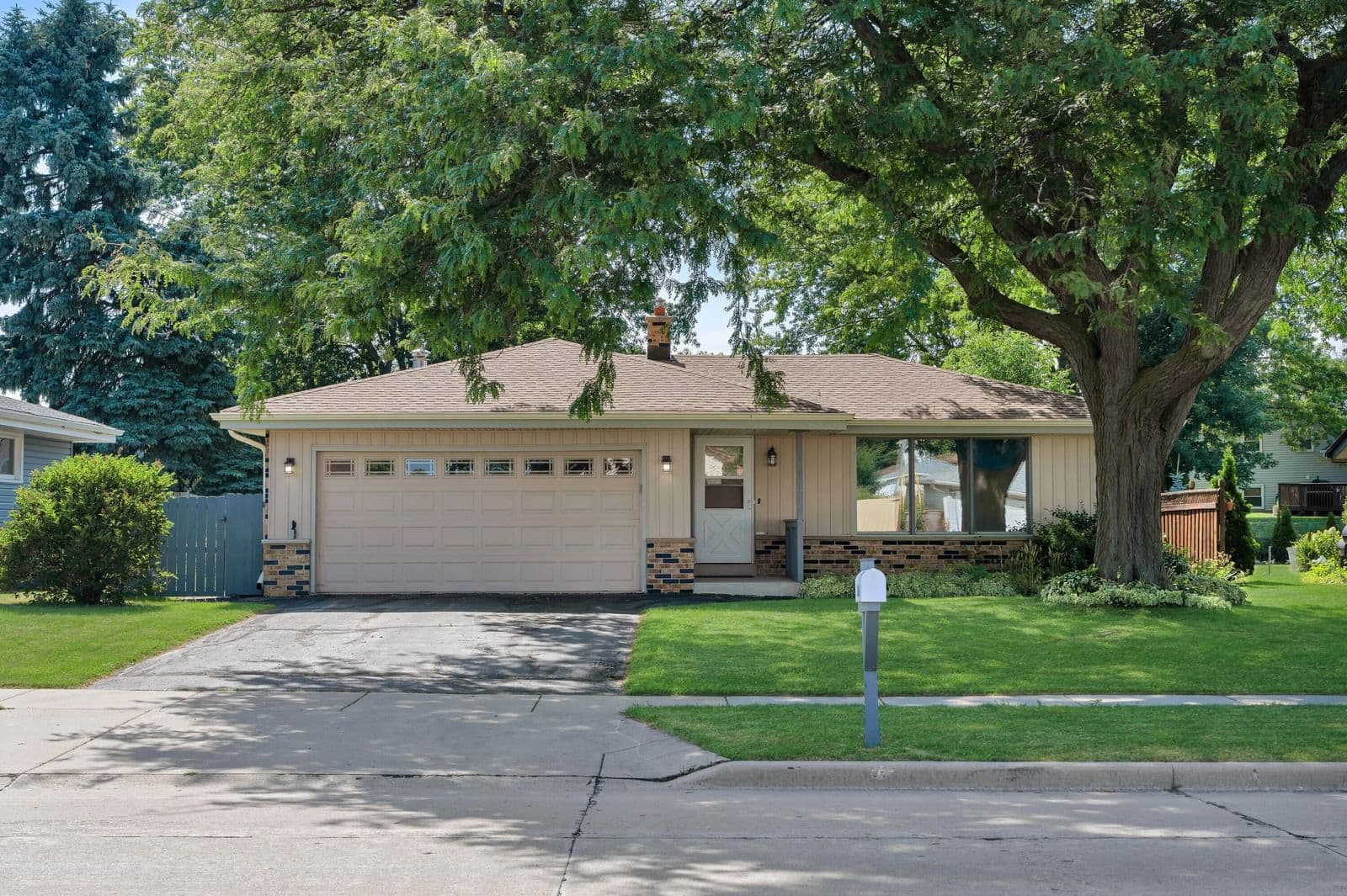 3208 15th, South Milwaukee, WI 53172