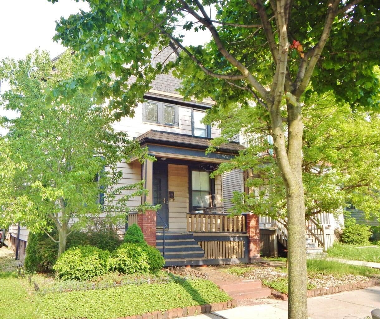 2736 OAKLAND, Milwaukee, WI 53211