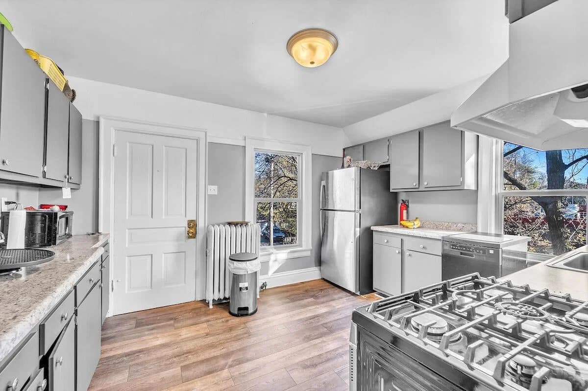 6526 North 3