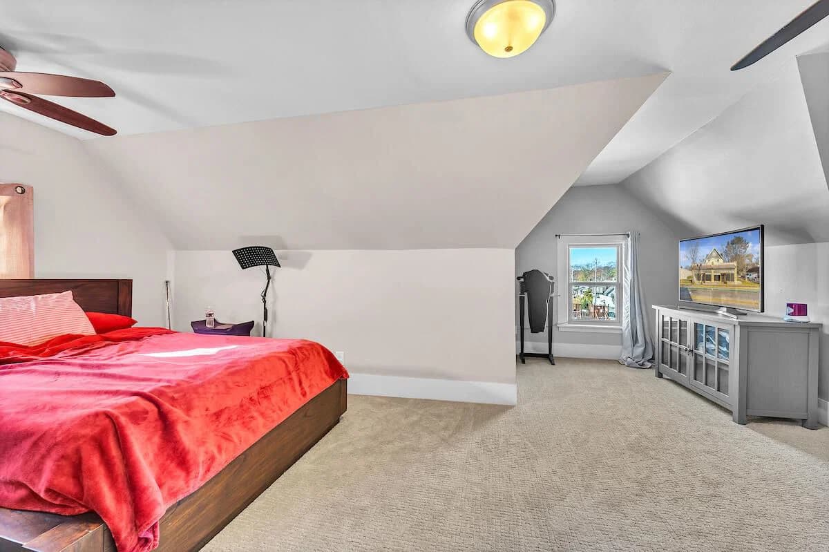6526 North 5