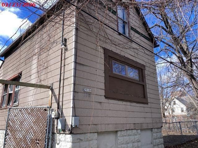 2910 9th, Milwaukee, WI 53206
