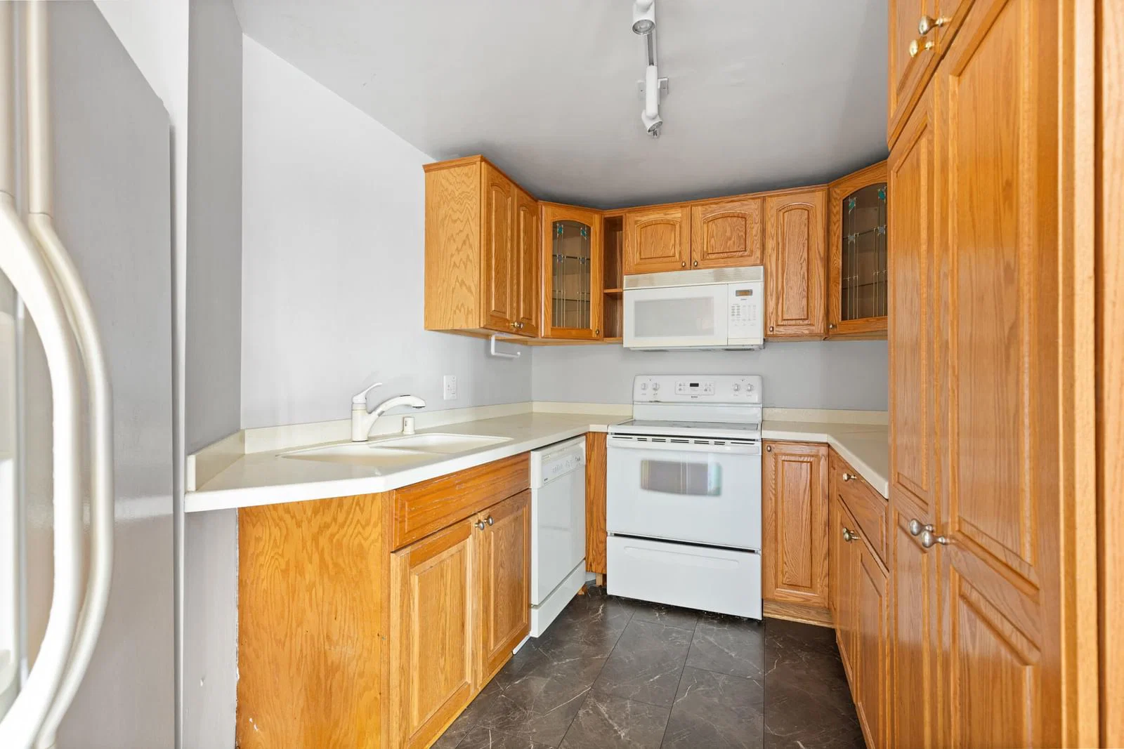 1633 Prospect 5