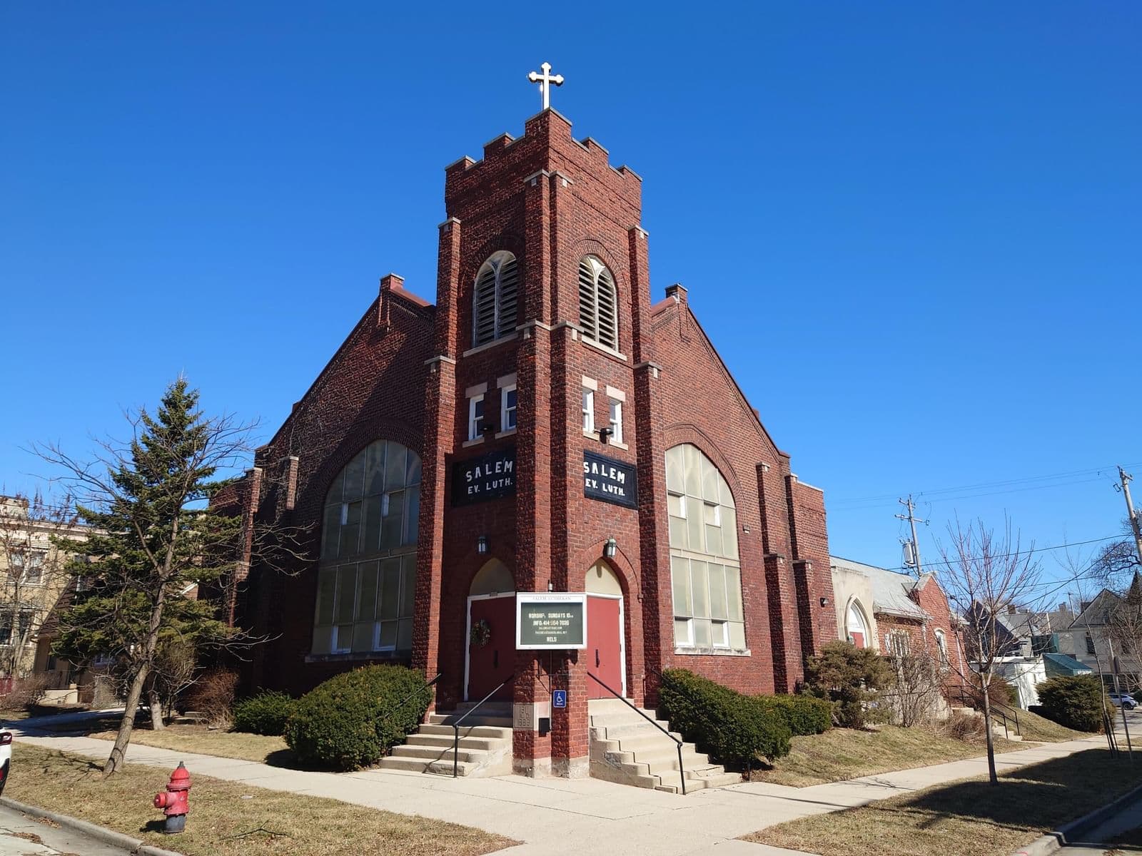 2400 Cramer, Milwaukee, WI 53211