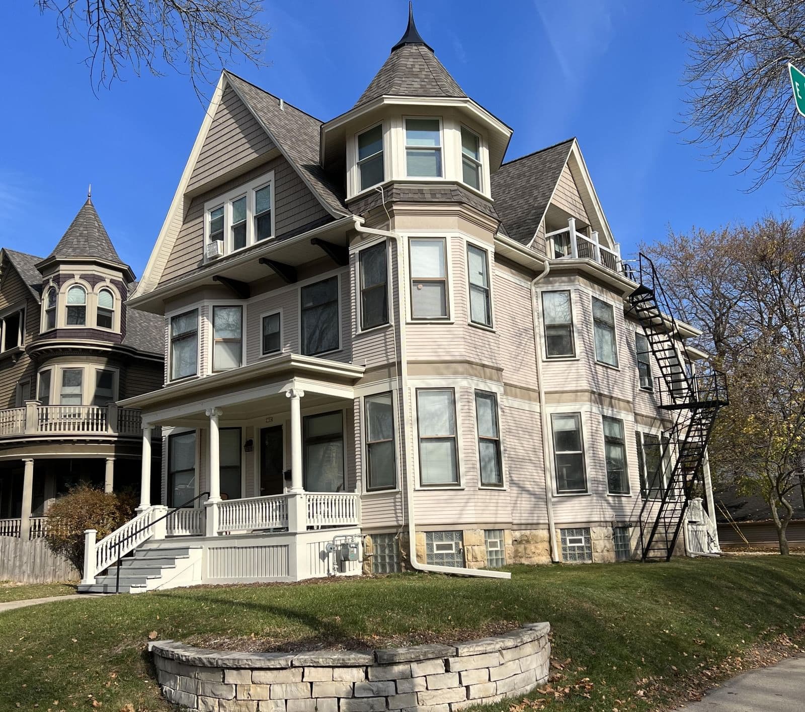 2704 Hackett, Milwaukee, WI 53211