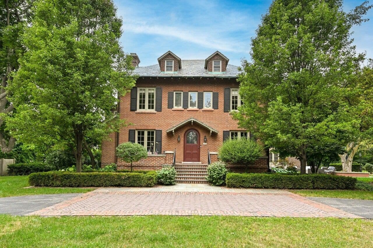 1839 74th, Wauwatosa, WI 53213