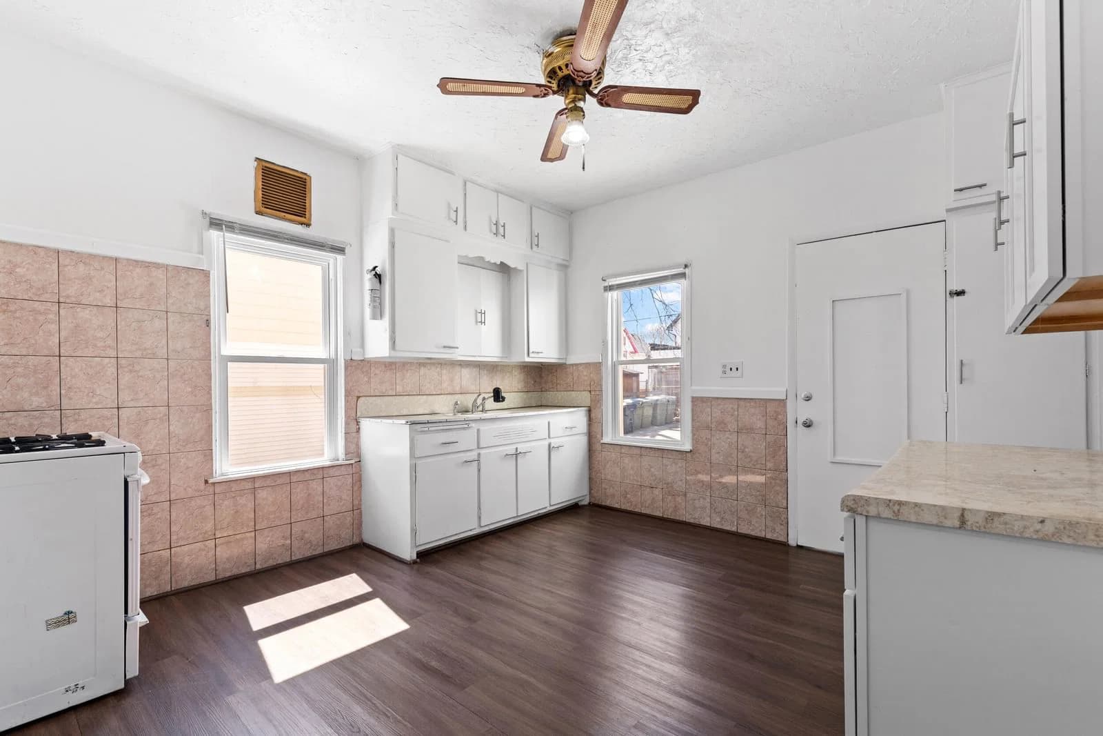 2243 Woodward 5
