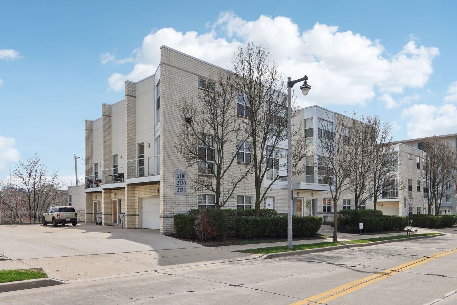 2118 Commerce 3