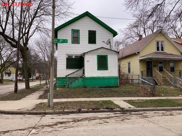 3901 3rd, Milwaukee, WI 53212