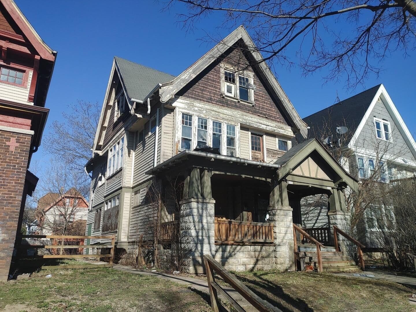 2551 40th, Milwaukee, WI 53210