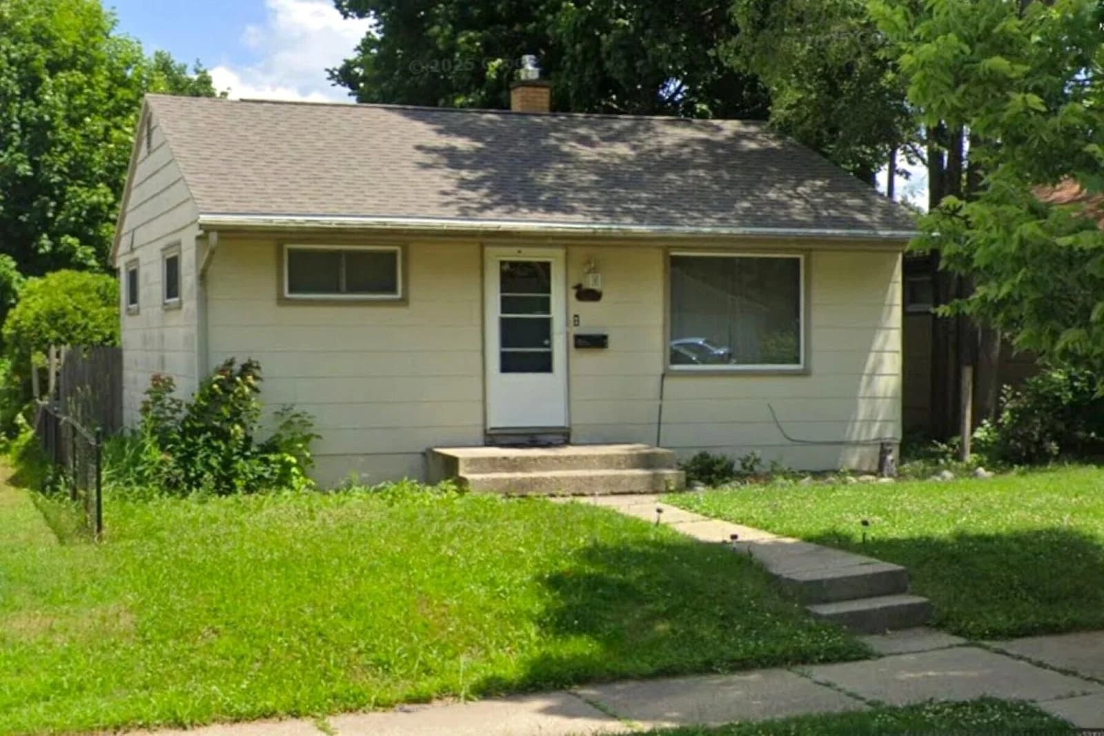 5668 70th, Milwaukee, WI 53218