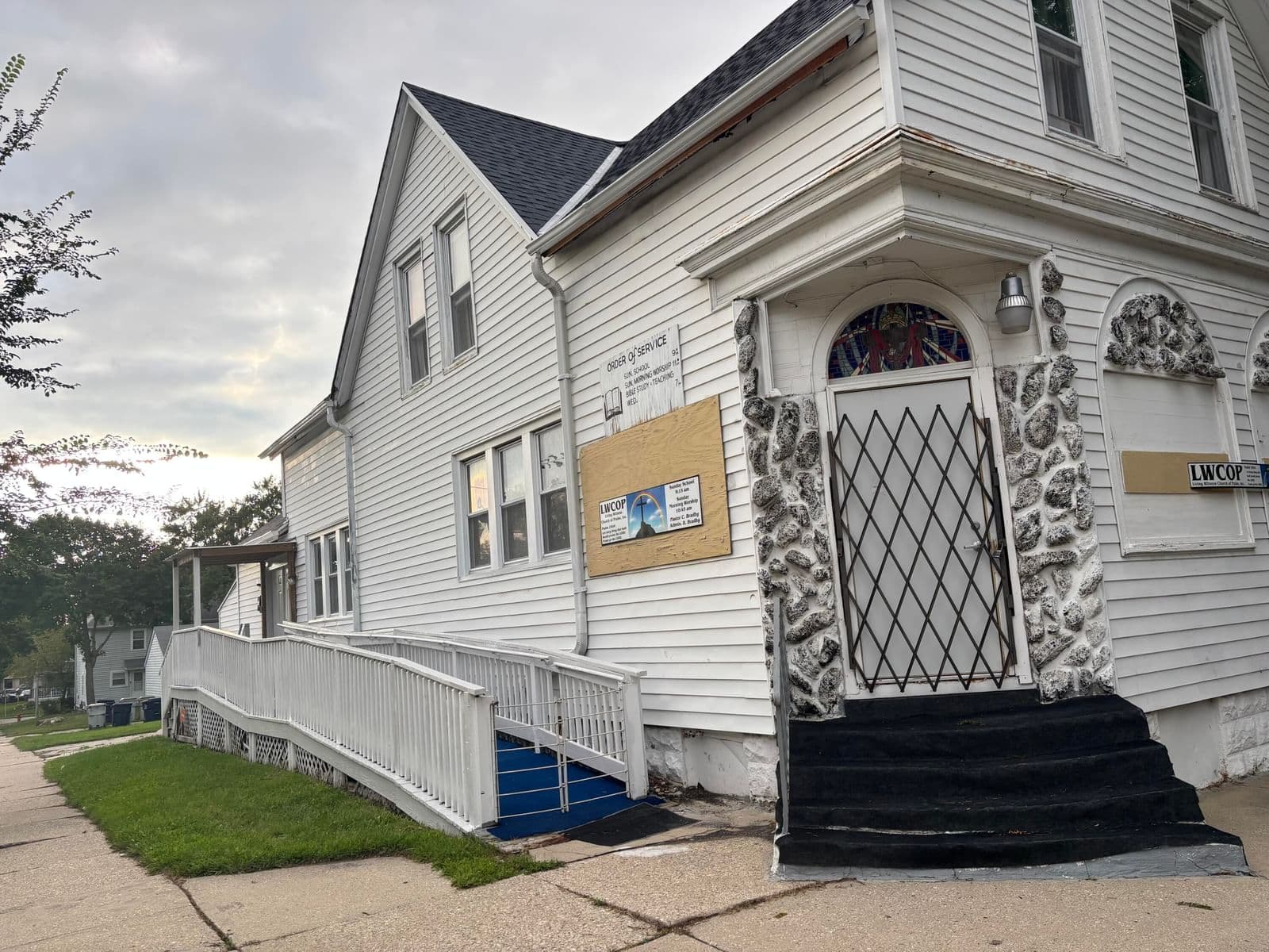 2401 10th St, Milwaukee, WI 53206