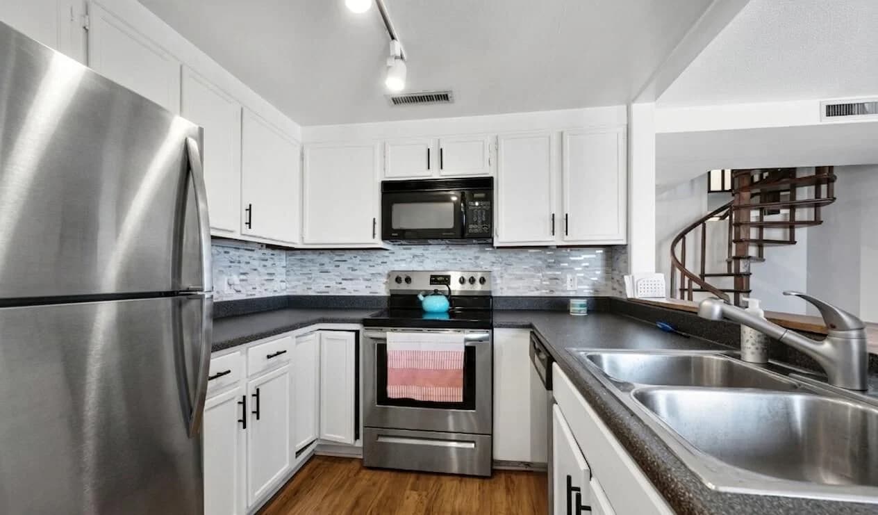 1633 Prospect 5