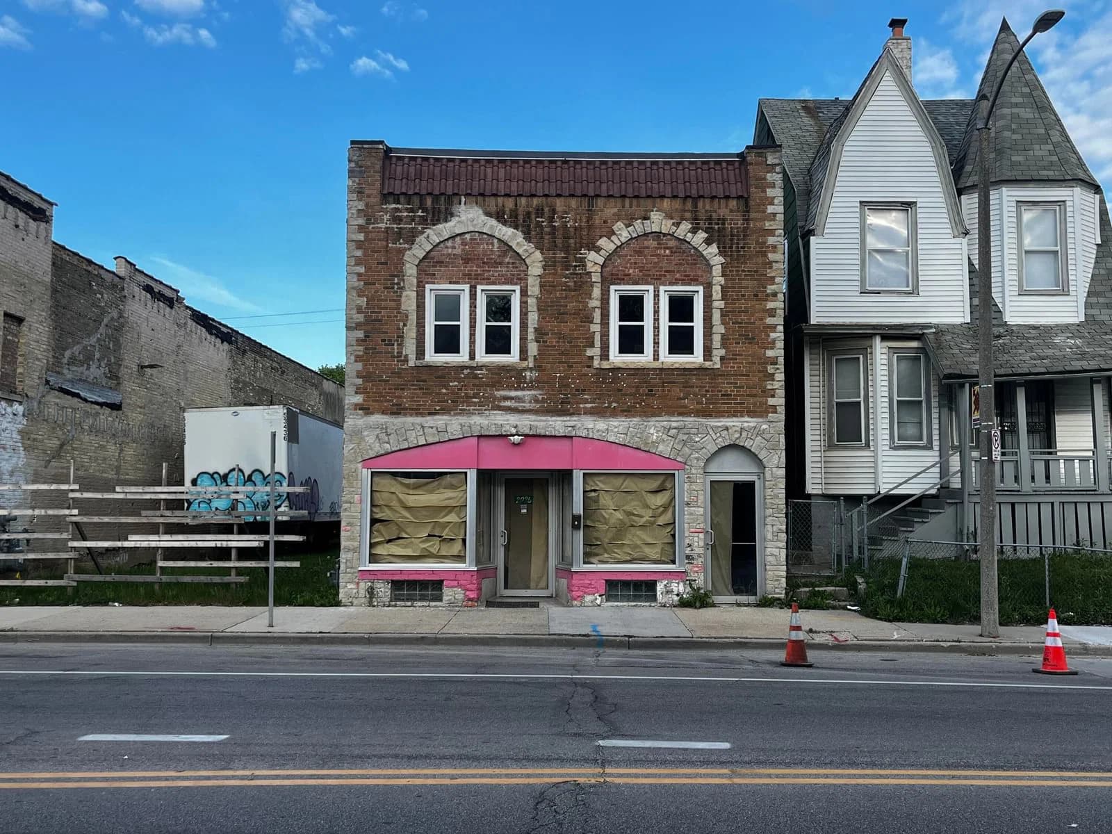 2925 Holton, Milwaukee, WI 53212