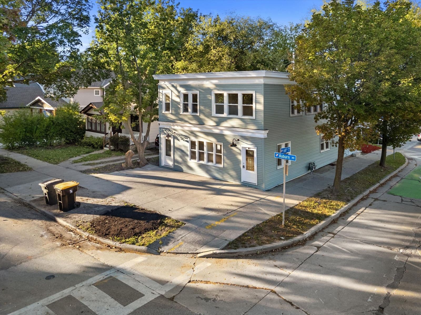6800 Auburn 3