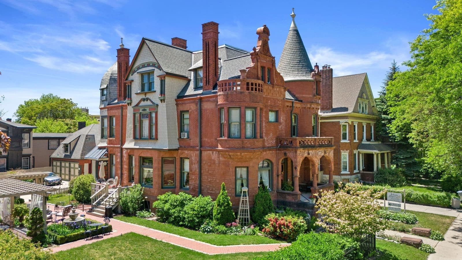 3209 Wells, Milwaukee, WI 53208