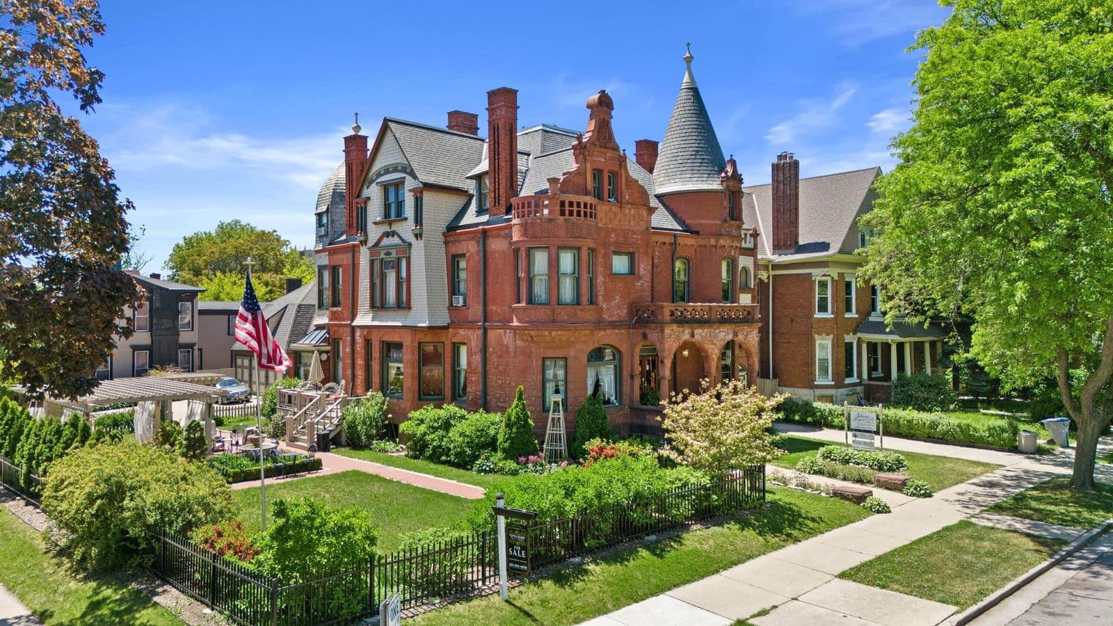 3209 Wells, Milwaukee, WI 53208