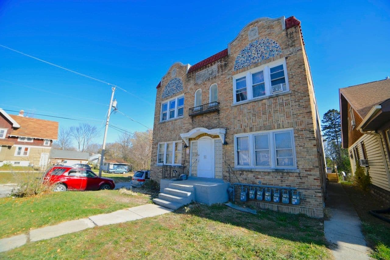 4480 Hopkins, Milwaukee, WI 53209