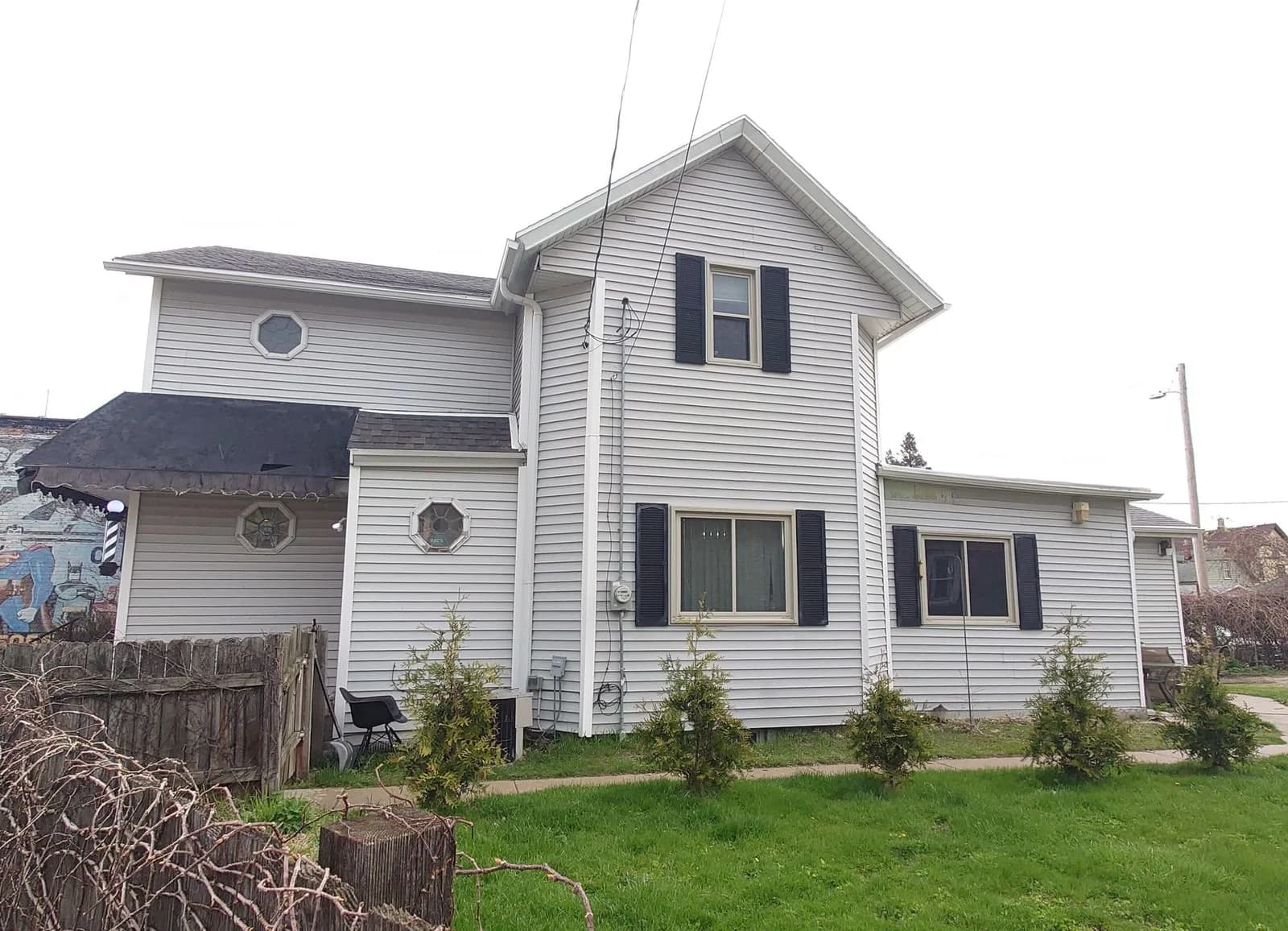2340 Kinnickinnic 2
