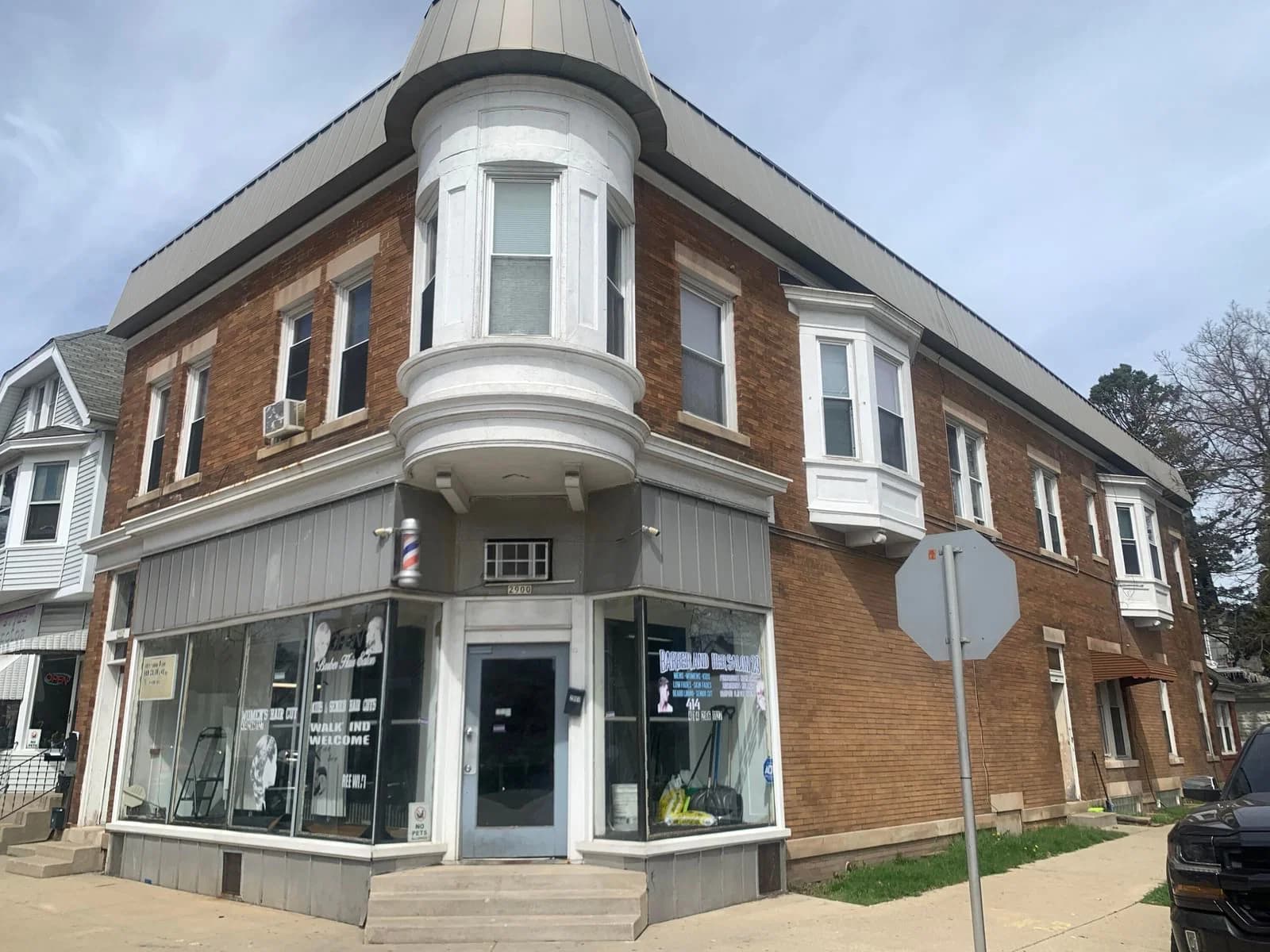2900 Arthur, Milwaukee, WI 53215