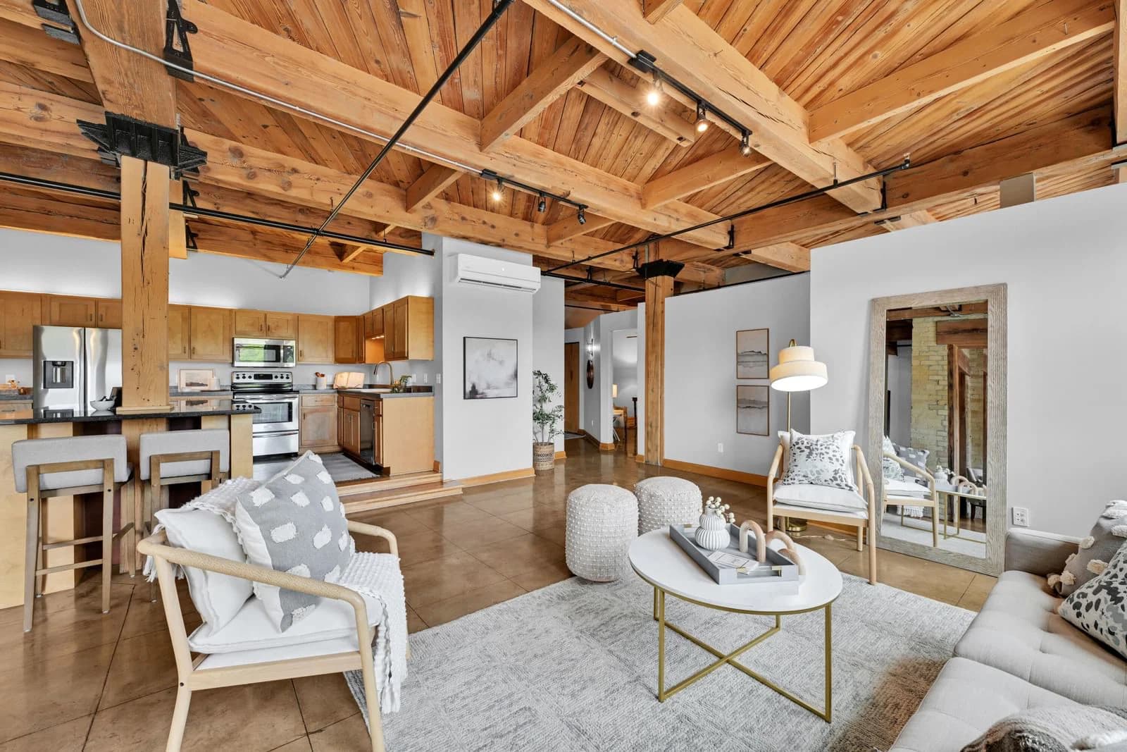904 Pearson, Milwaukee, WI 53202