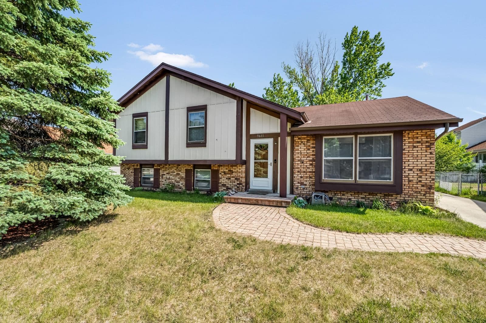9611 Darnel, Milwaukee, WI 53224