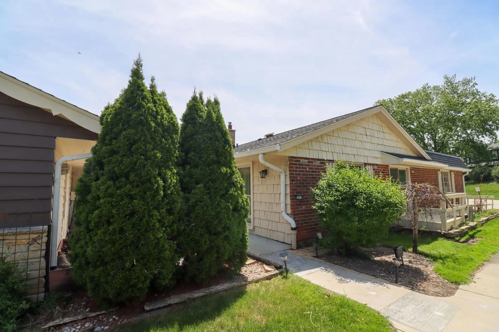 5324 Woodbridge, Greenfield, WI 53221