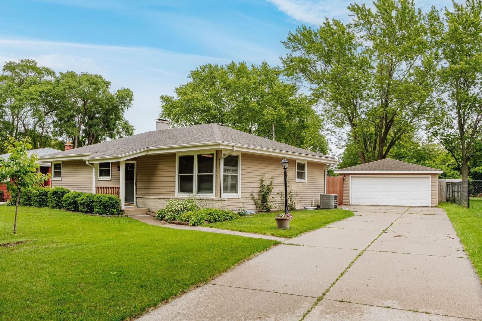 3739 Parnell 3