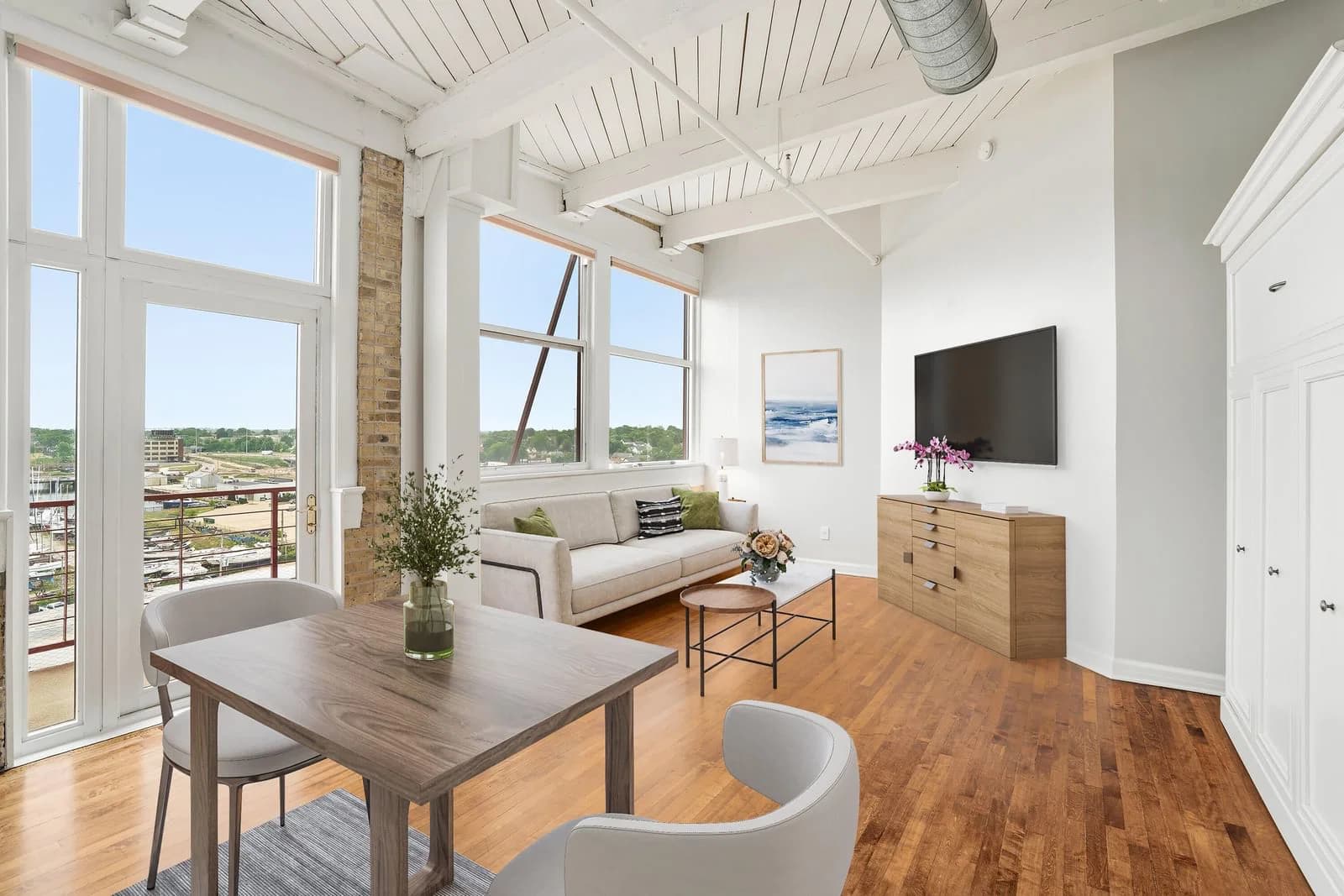 215 Maple, Milwaukee, WI 53204