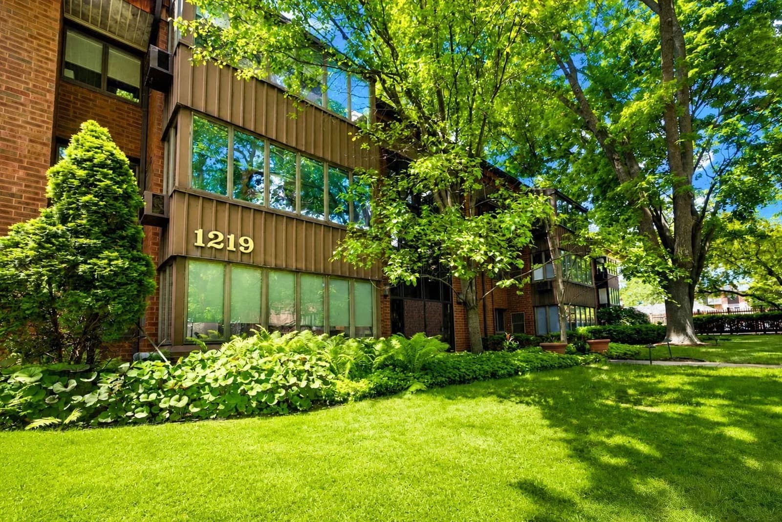 1219 Jackson, Milwaukee, WI 53202