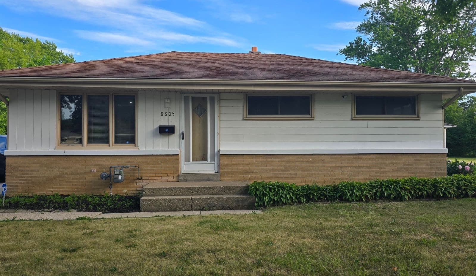 8805 Bender, Milwaukee, WI 53225