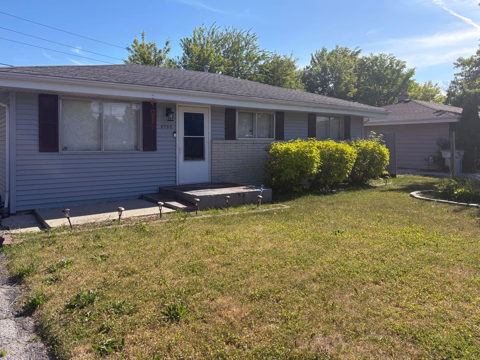 5735 Green Tree, Milwaukee, WI 53223