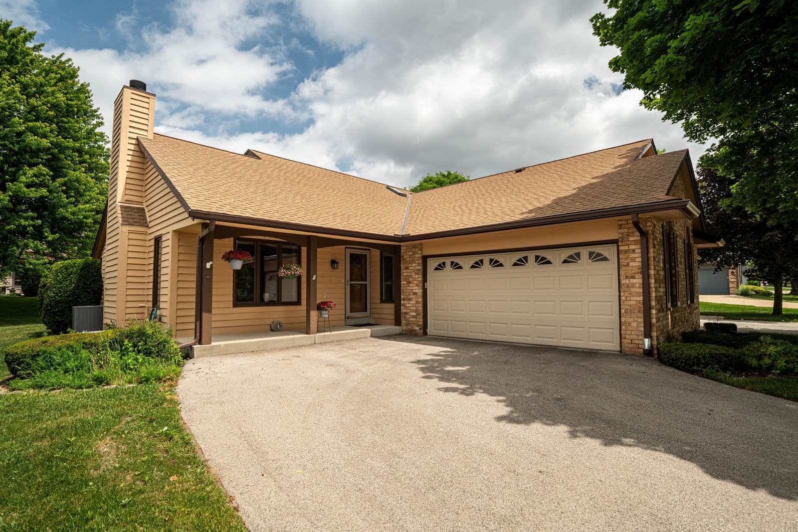 5413 Somerset, Greenfield, WI 53221