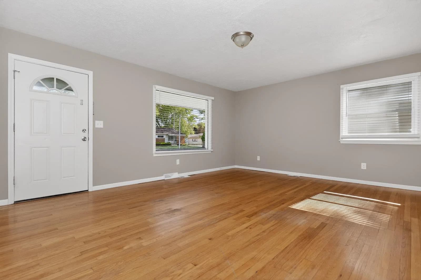 8531 Lawrence 5