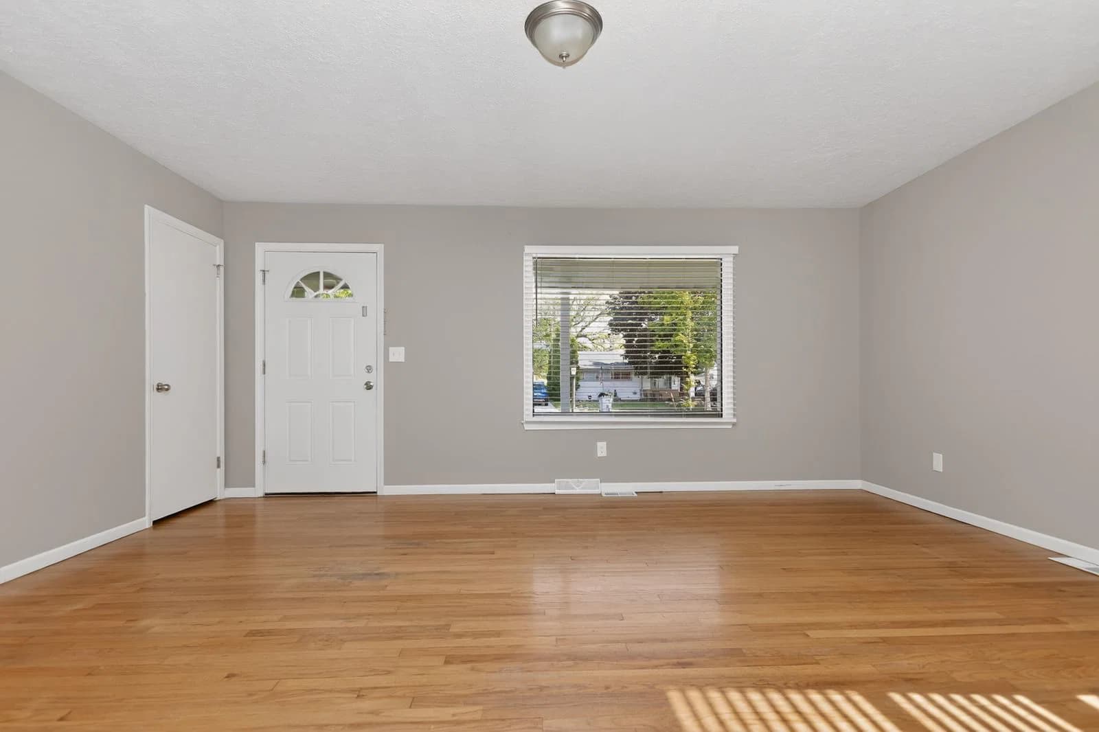 8531 Lawrence 4