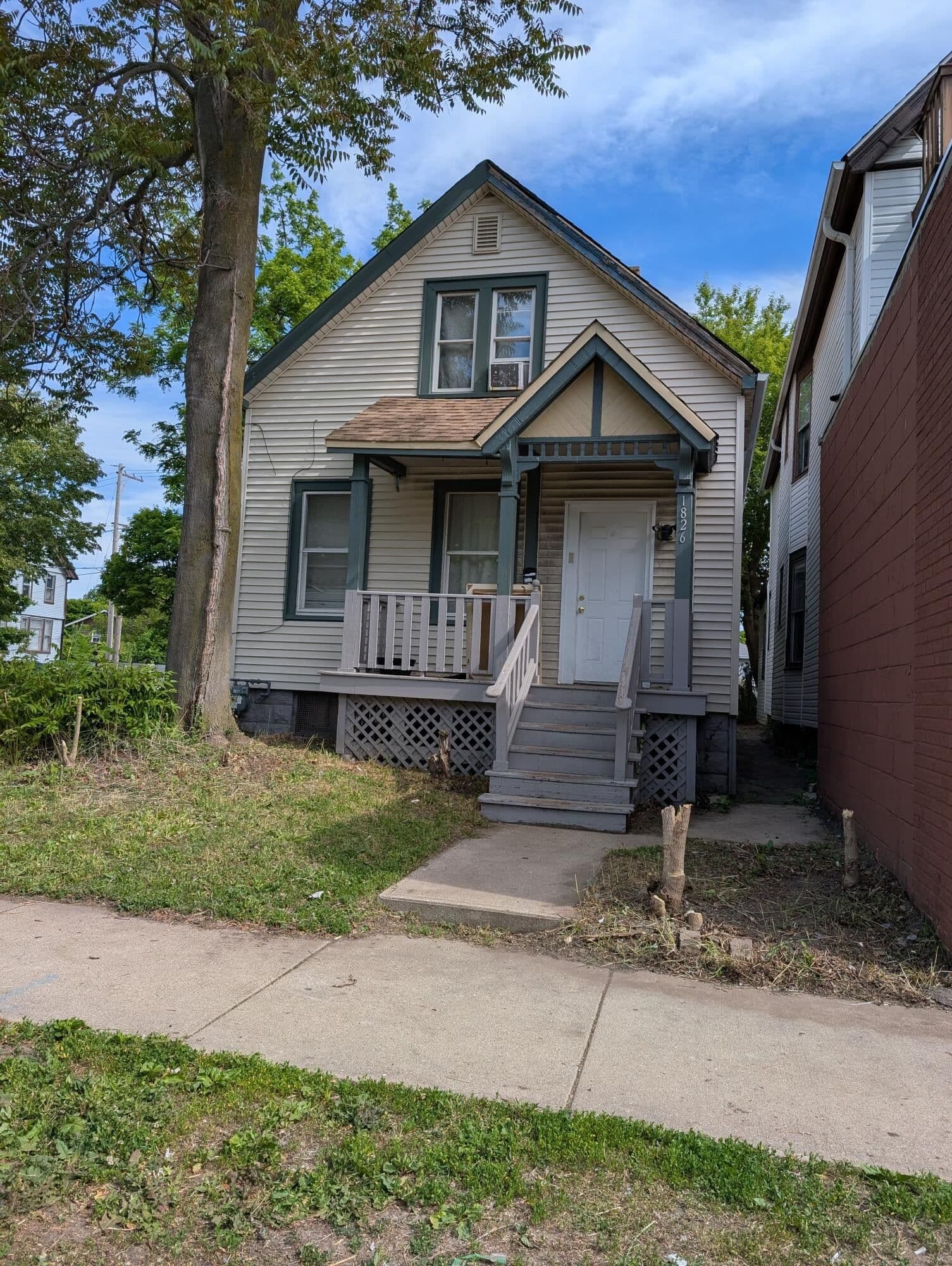 1826 State, Milwaukee, WI 53233