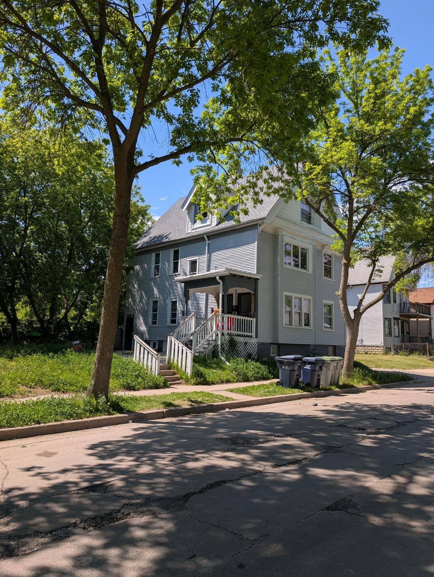 2411 16th, Milwaukee, WI 53206