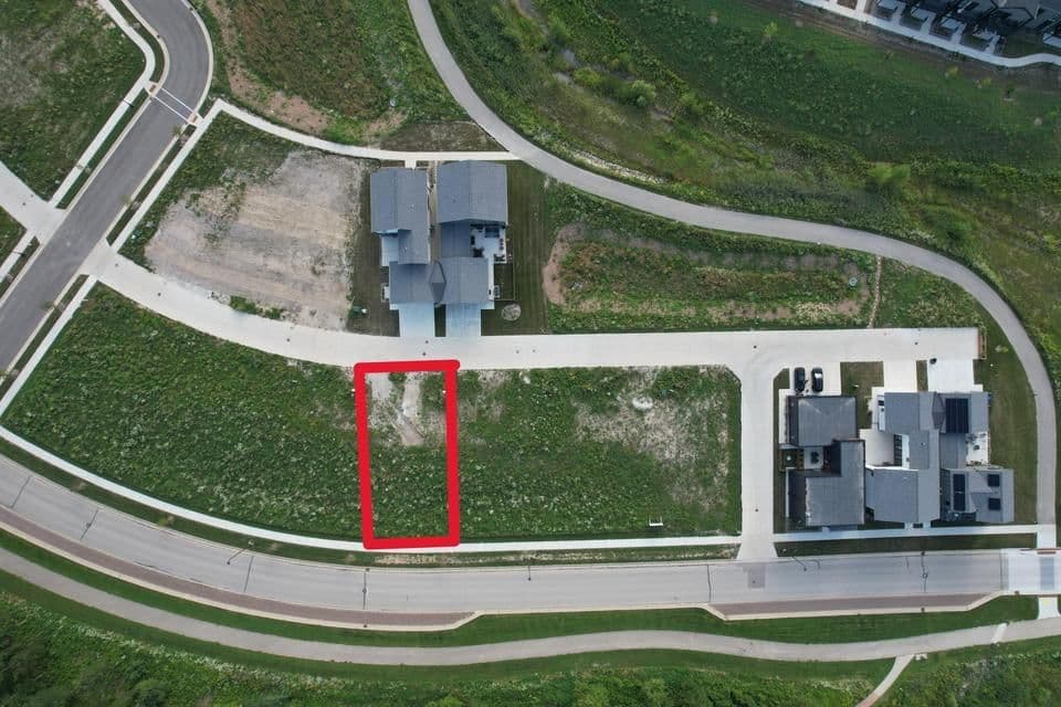 9385 Lake Vista, Oak Creek, WI 53154