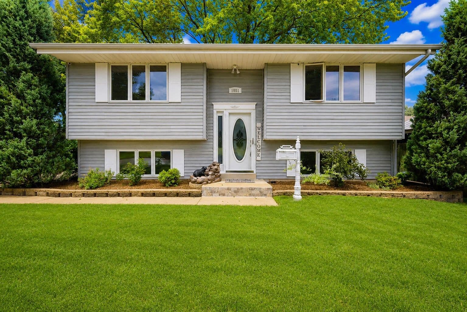 1551 Goldcrest, Milwaukee, WI 53221