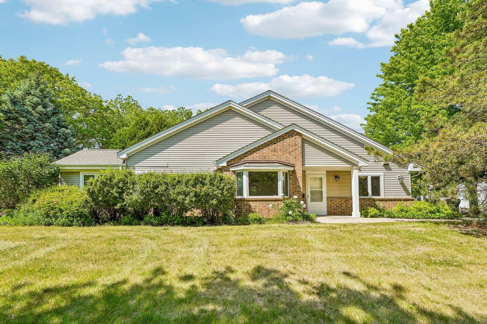 7017 Hummingbird, Milwaukee, WI 53223