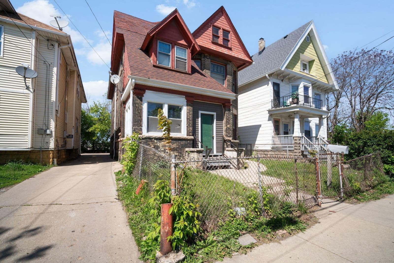 2000 Pierce, Milwaukee, WI 53204