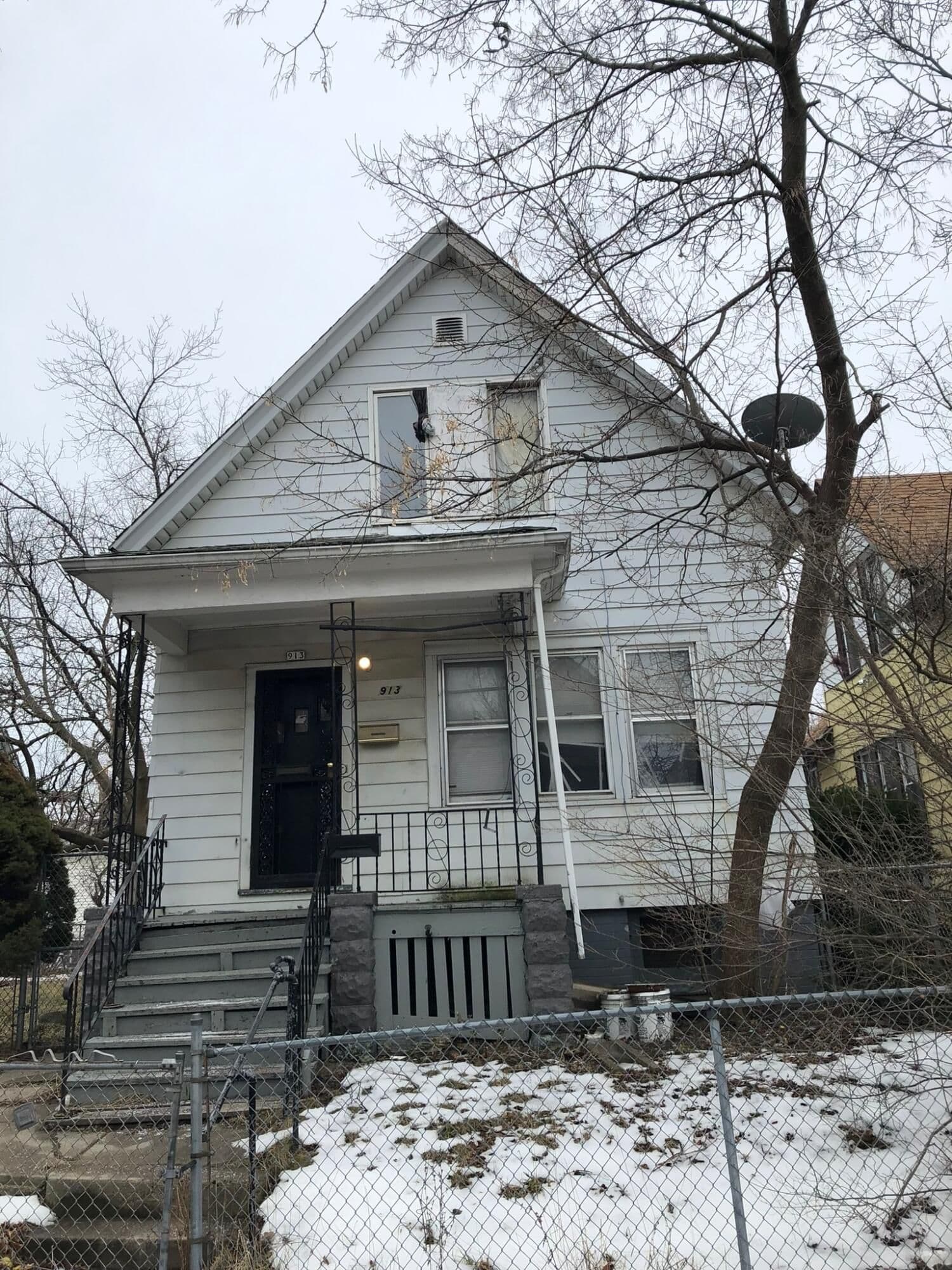913 Hadley, Milwaukee, WI 53206