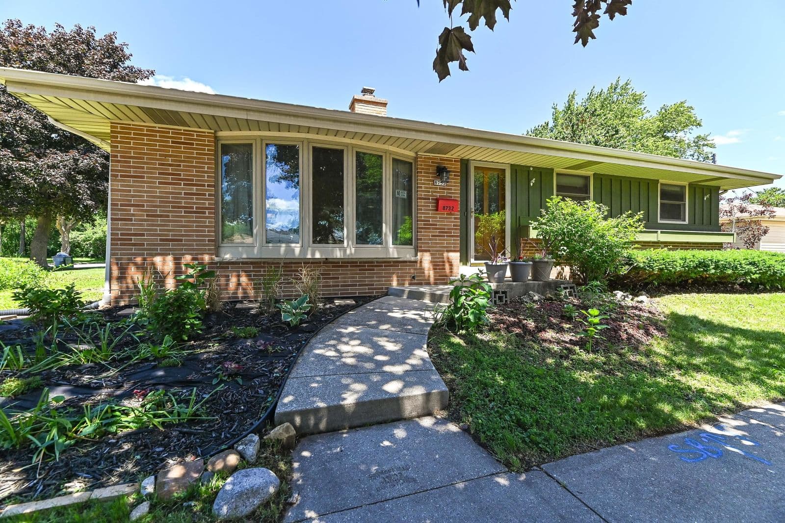 8732 Burdick, Milwaukee, WI 53227