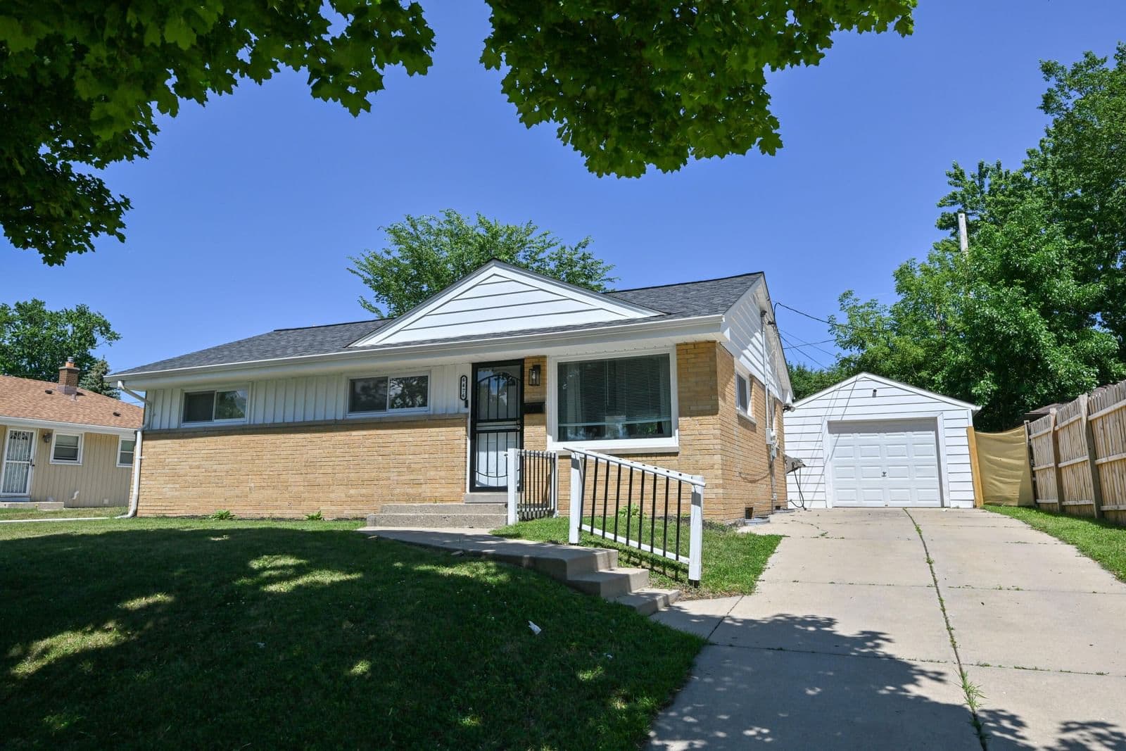 6476 84th, Milwaukee, WI 53224