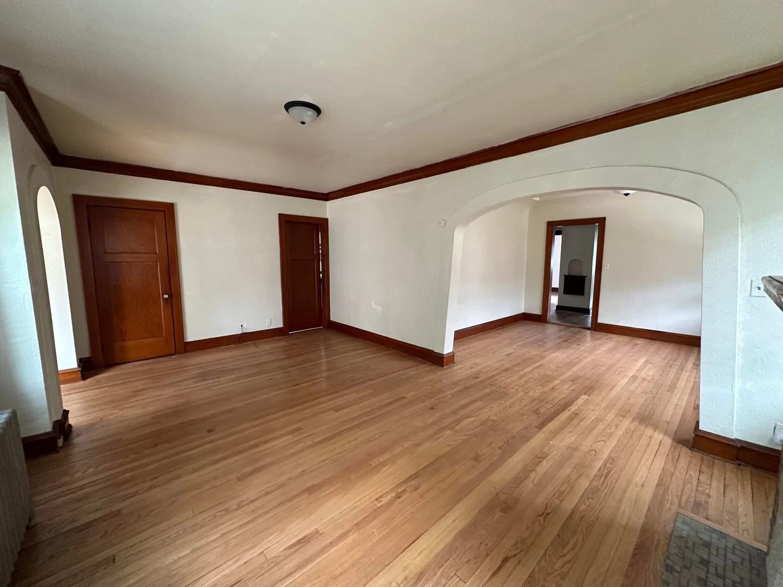 6221 Thurston 5